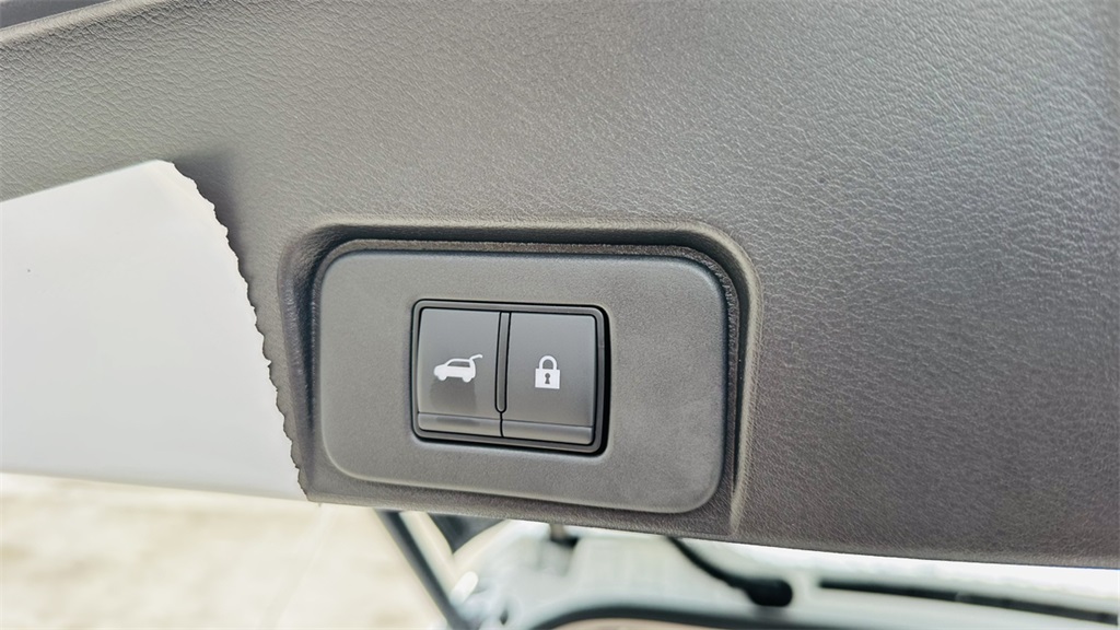 2025 Nissan Rogue SV photo 26