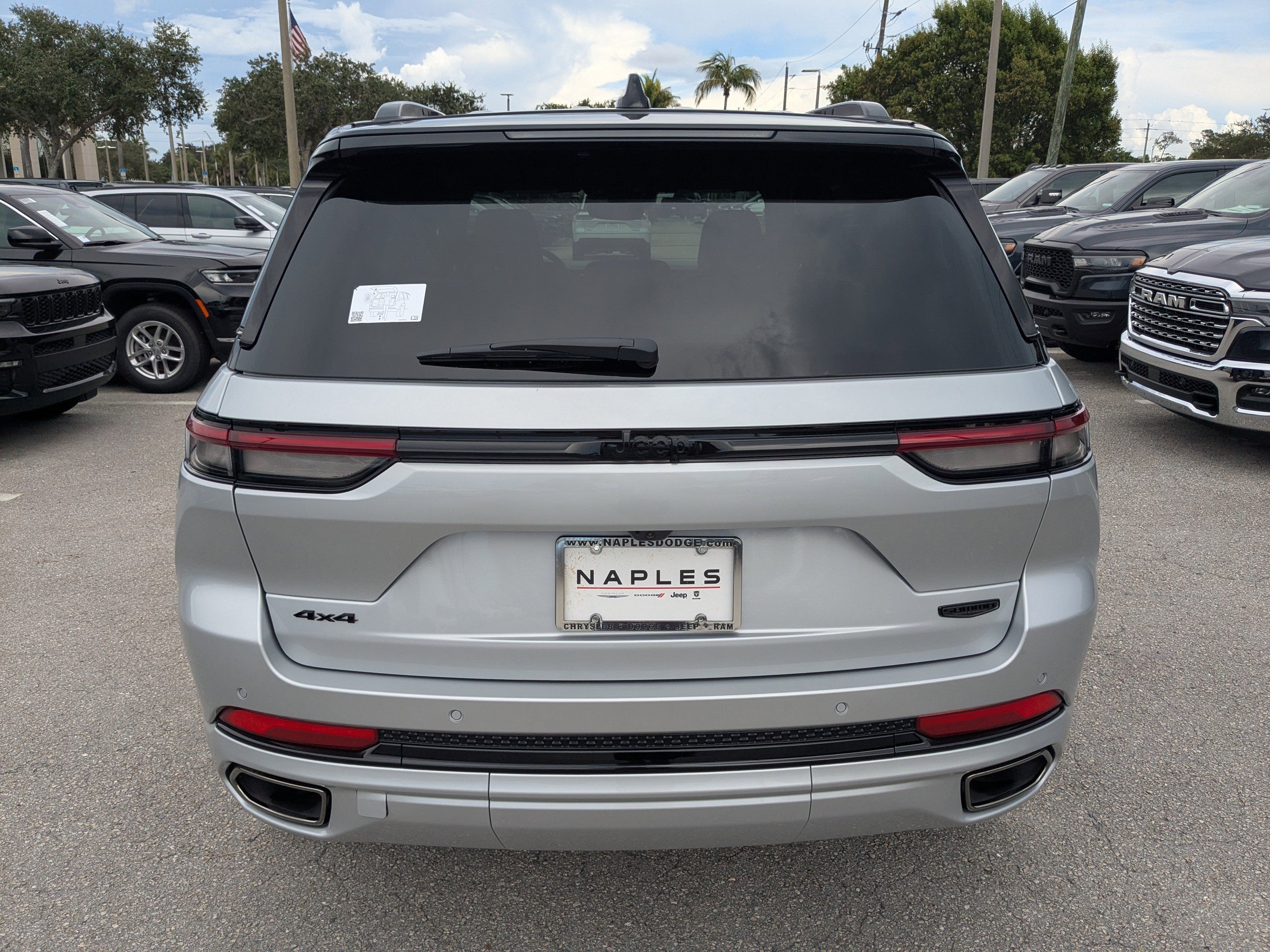 2025 Jeep Grand Cherokee Summit photo 6