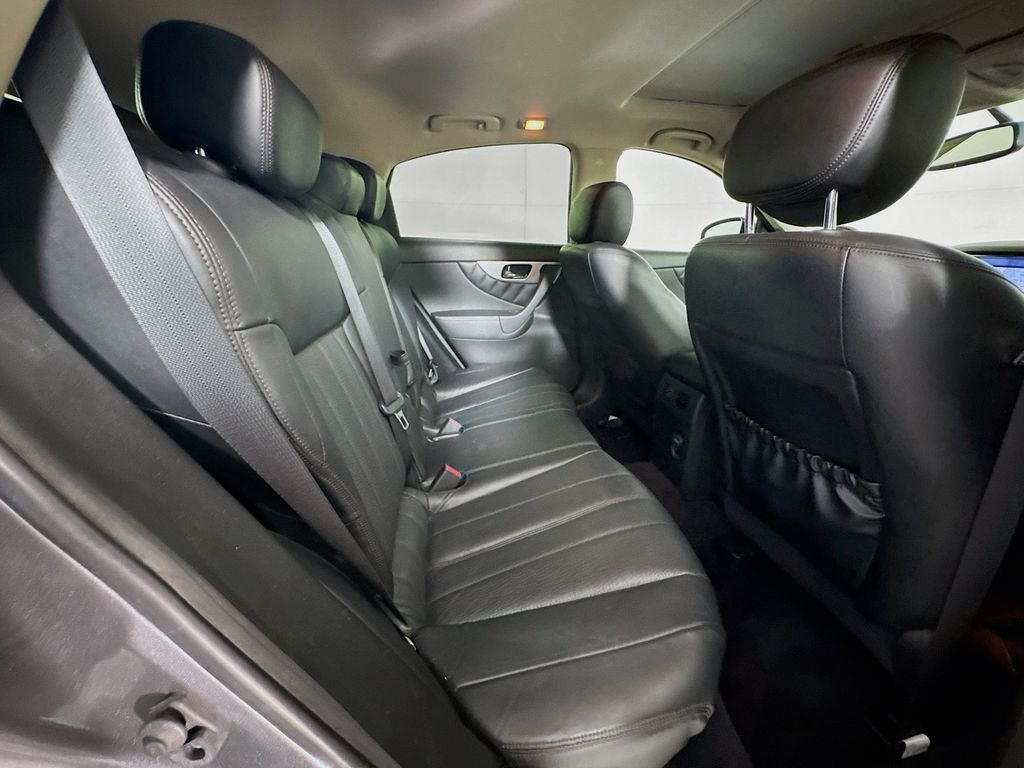 2016 Infiniti QX70 photo 31