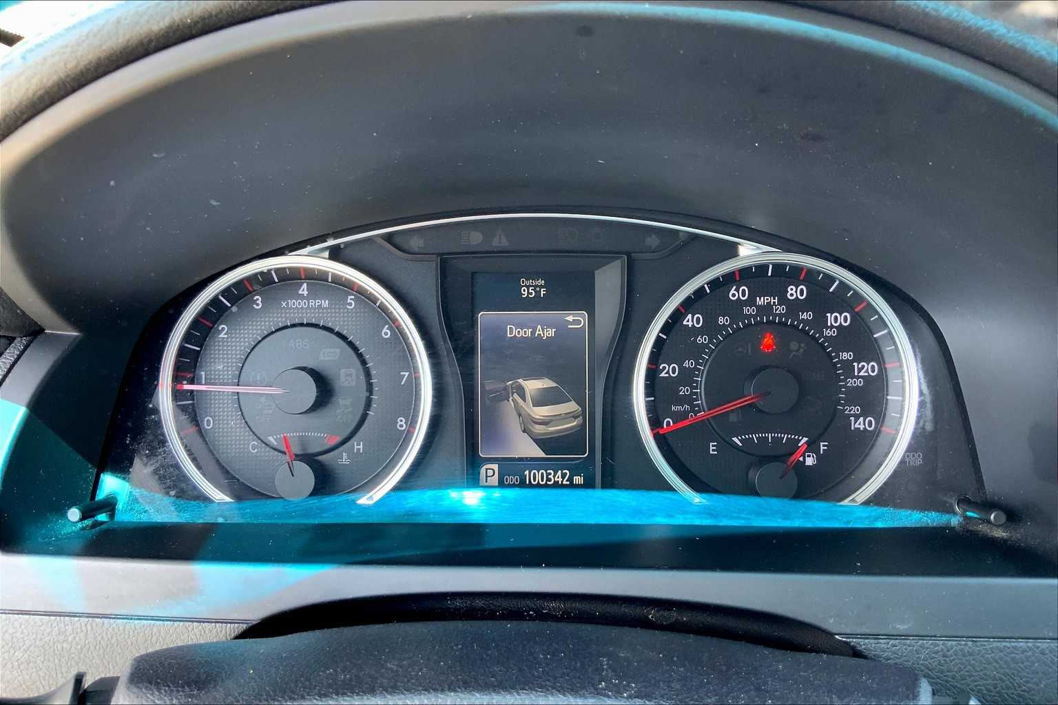 2017 Toyota Camry XSE photo 24
