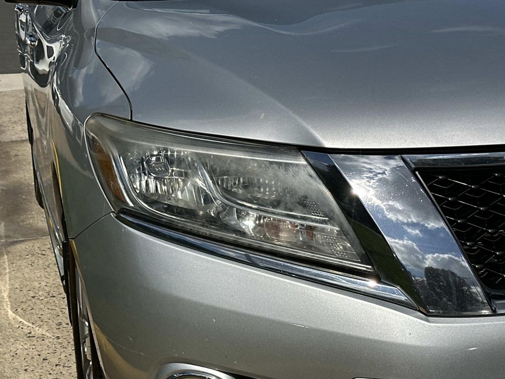 2014 Nissan Pathfinder Platinum photo 4