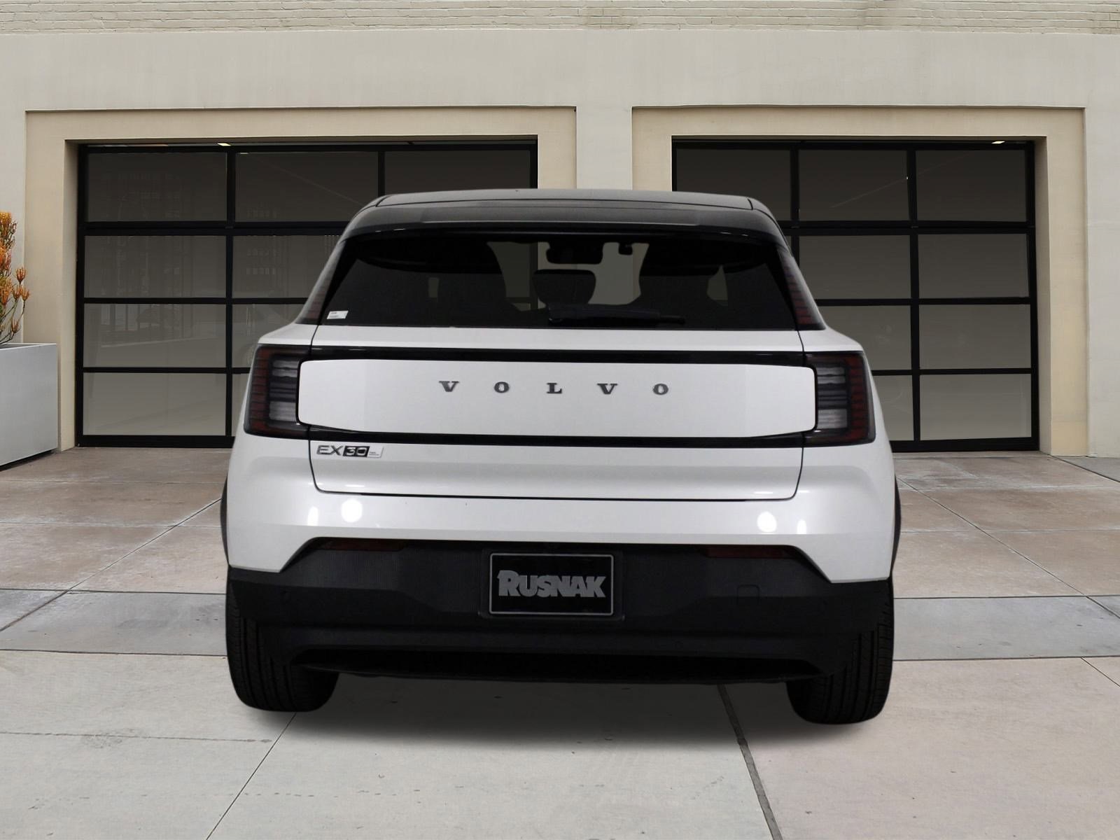 2025 Volvo EX30 Plus photo 2