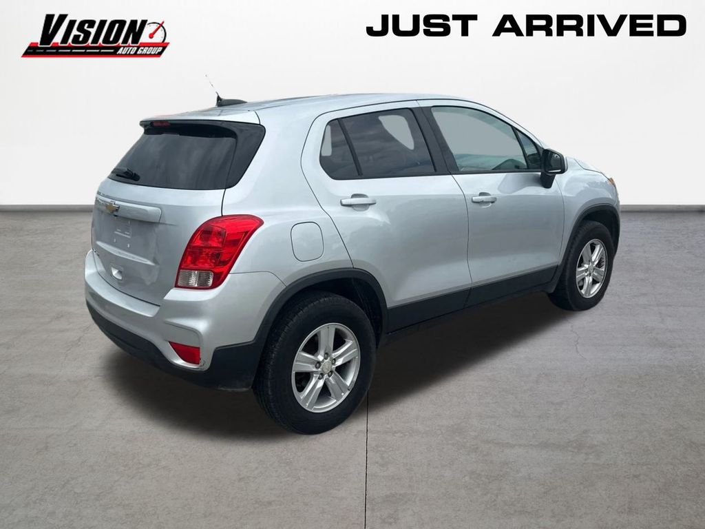 2017 Chevrolet Trax LS photo 5