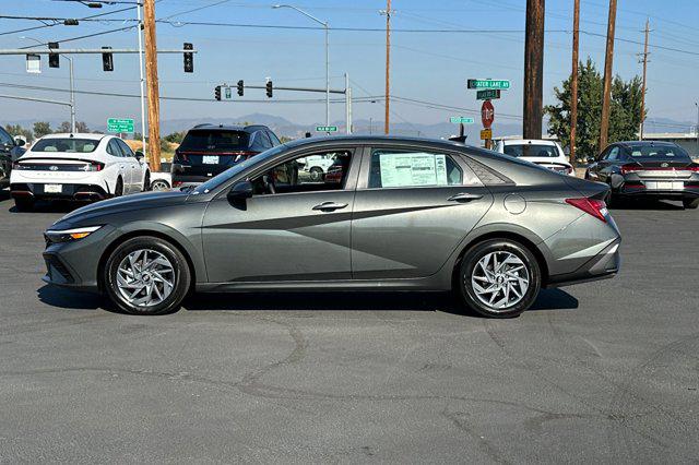 2025 Hyundai Elantra Blue SEL Sport photo 7
