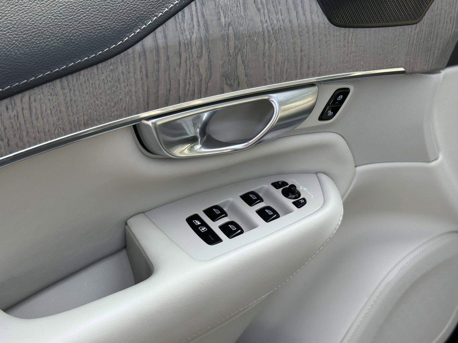 2023 Volvo XC90 Ultimate photo 16