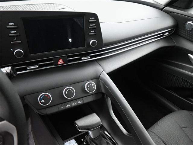 2025 Hyundai Elantra SE photo 18