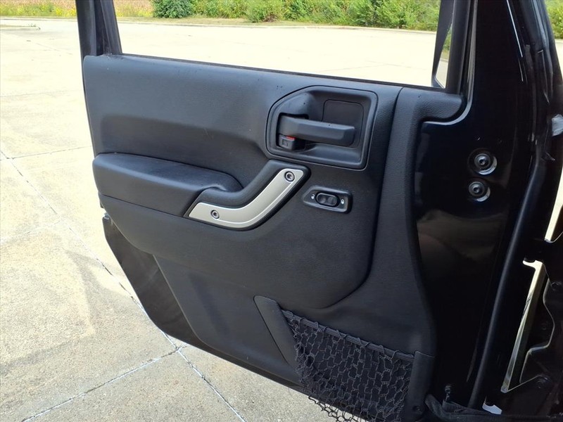 2018 Jeep Wrangler Unlimited Sahara photo 17