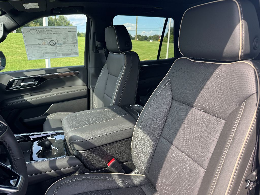 2025 Chevrolet Tahoe Premier photo 14