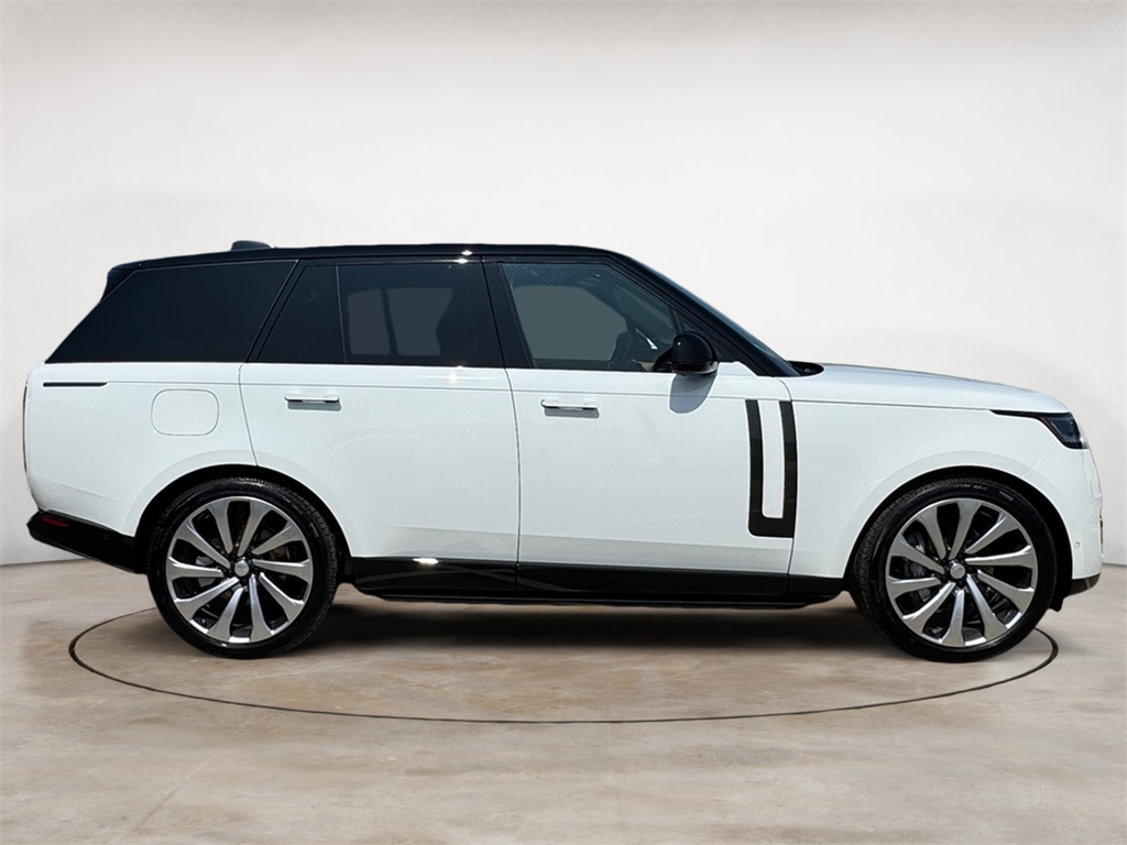 2025 Land Rover Range Rover SE photo 6