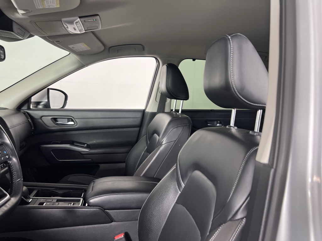 2022 Nissan Pathfinder SL photo 17