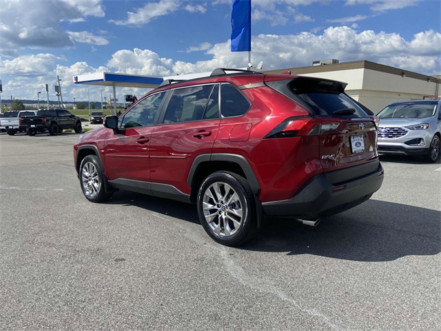 2021 Toyota RAV4 XLE Premium photo 4