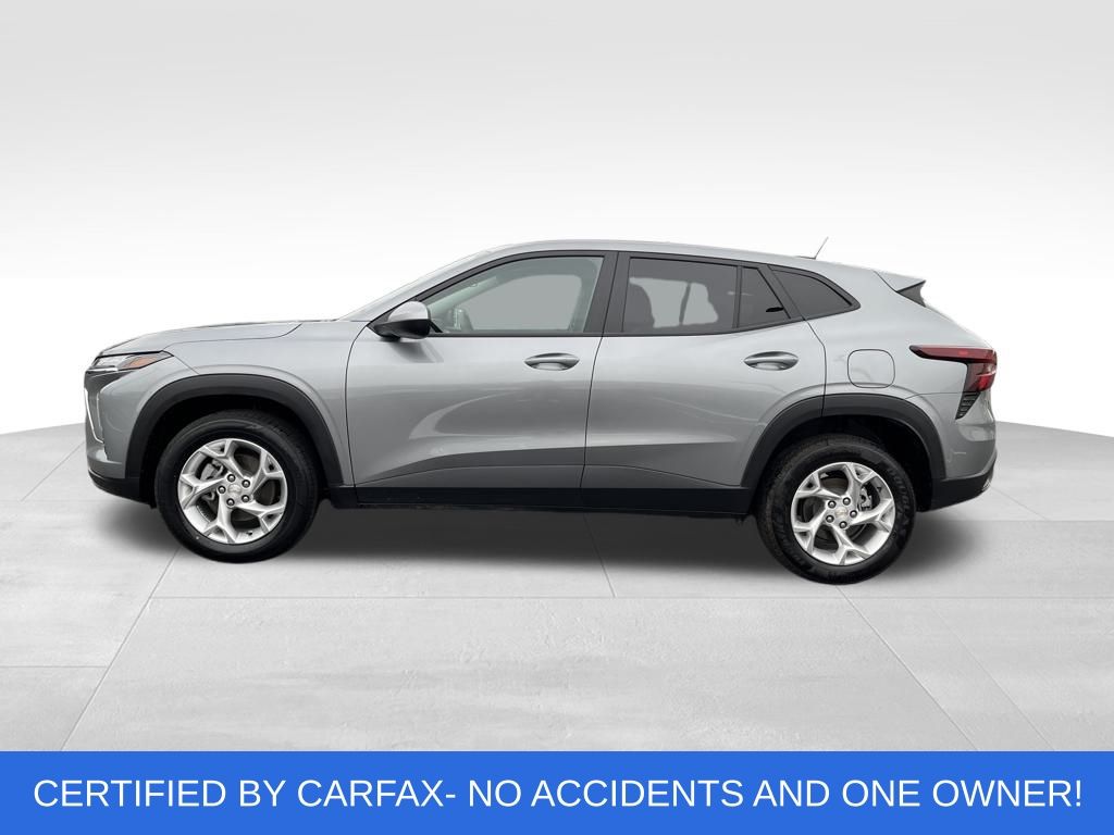 2024 Chevrolet Trax LS photo 2