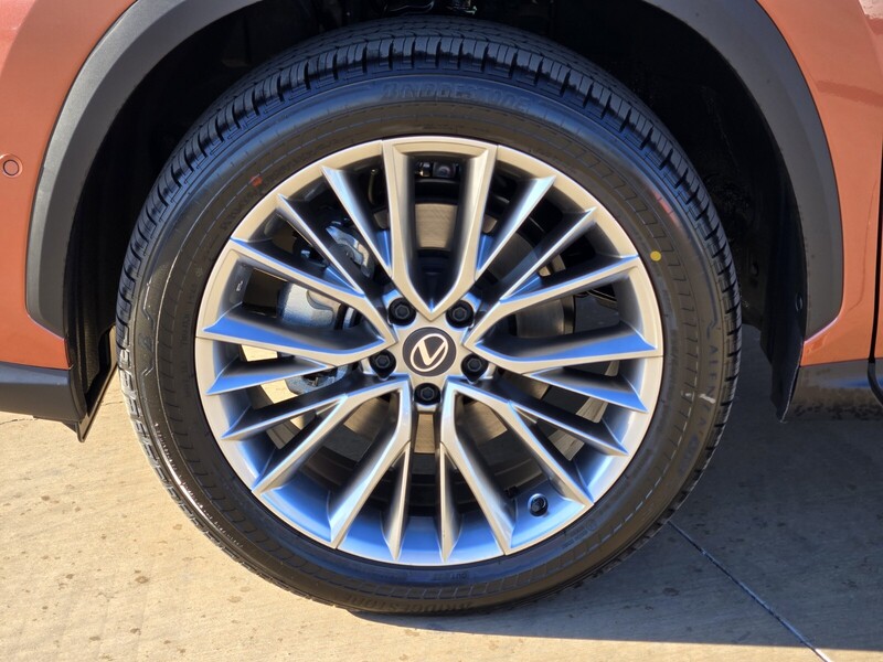 2026 Lexus NX 350h Luxury photo 4