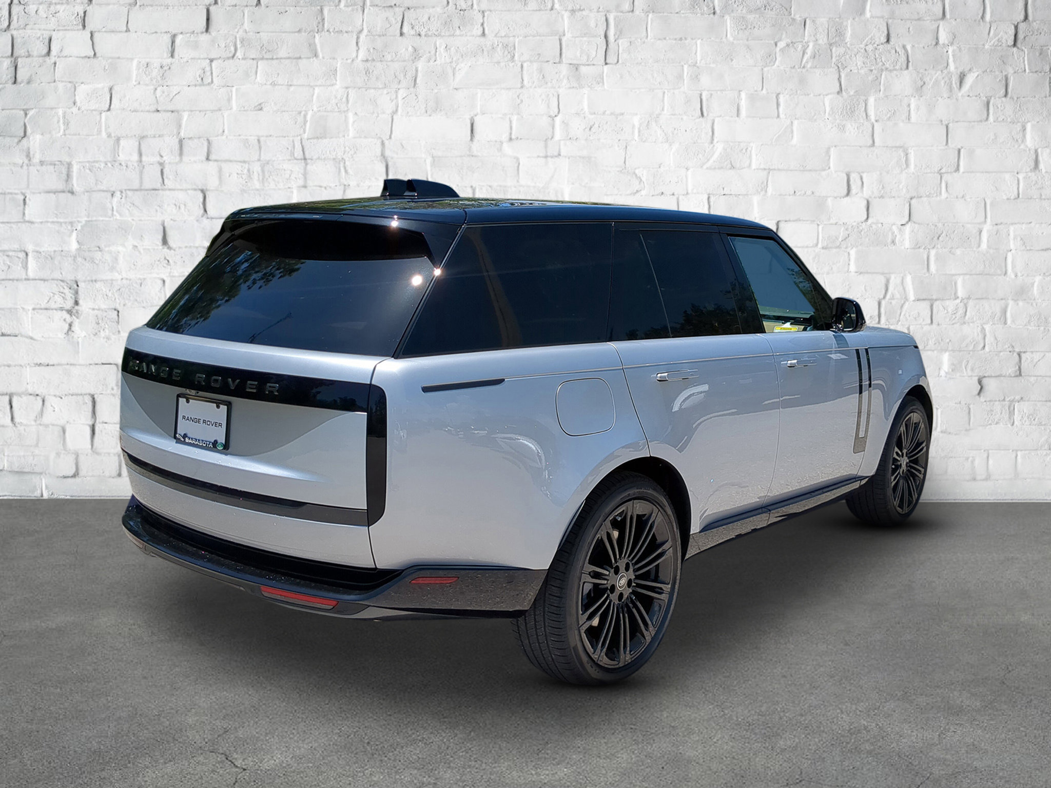 2025 Land Rover Range Rover SE photo 3