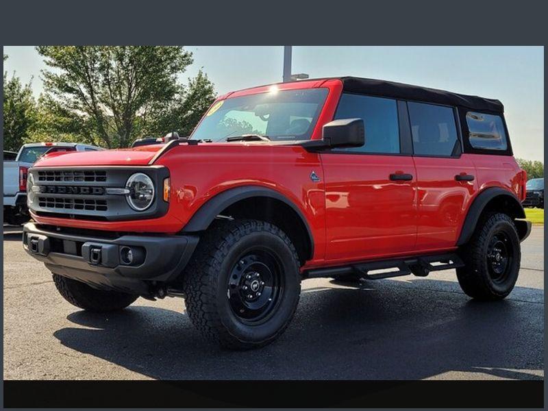 2023 Ford Bronco Black Diamond photo 4