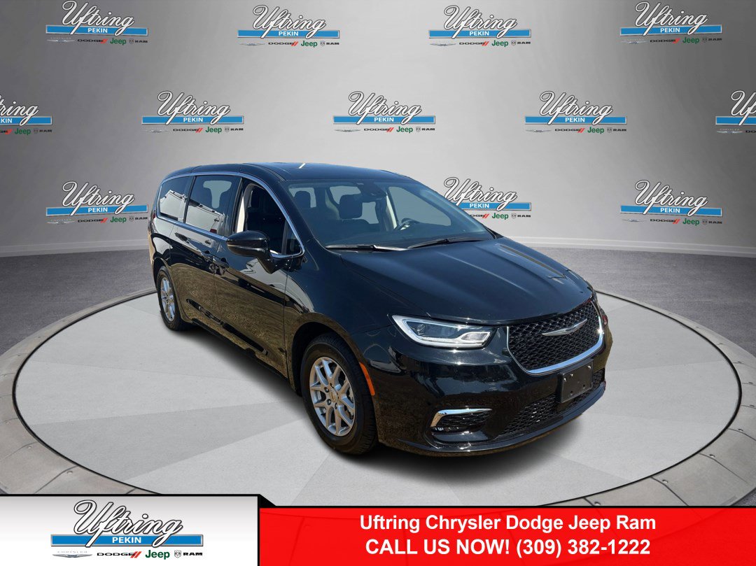 2024 Chrysler Pacifica Touring L's photo