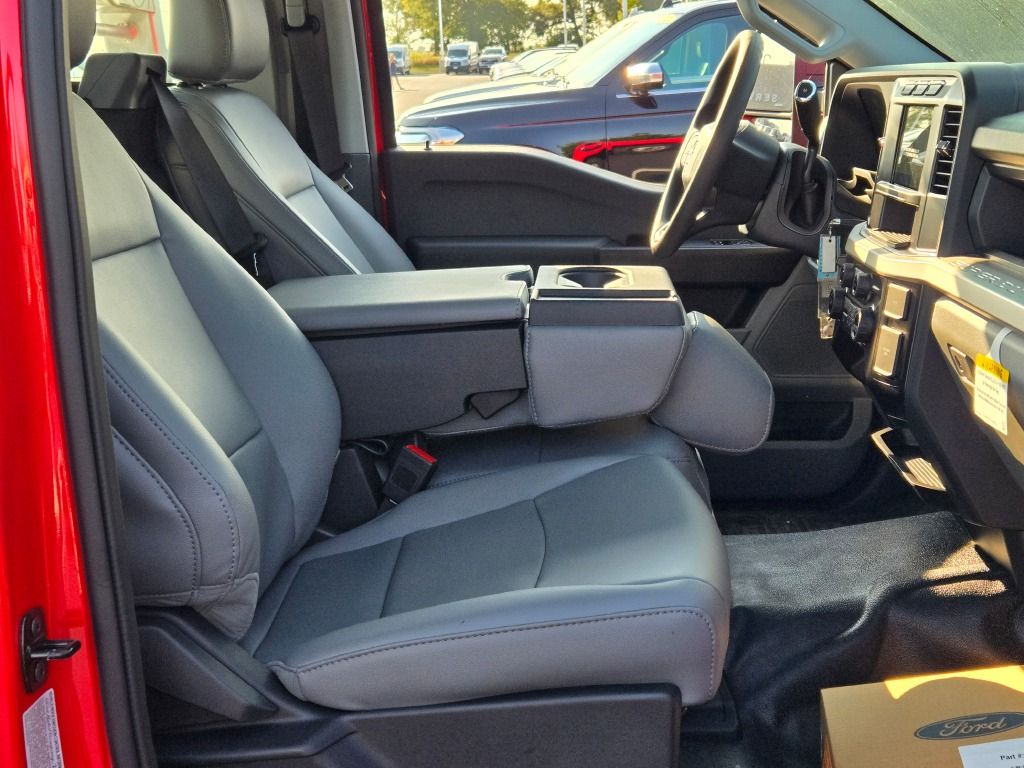 2024 Ford F-350 XL photo 3