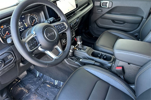 2025 Jeep Wrangler Sahara photo 2