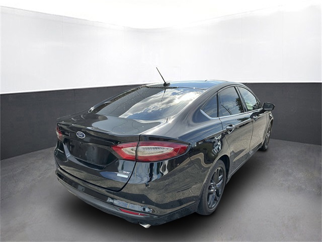 2016 Ford Fusion SE photo 3