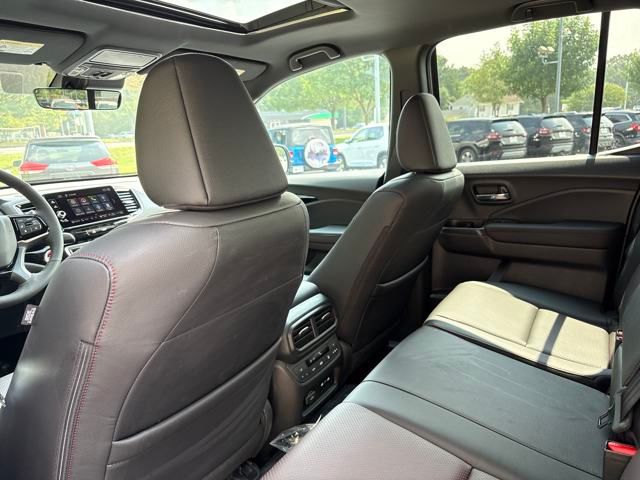 2025 Honda Ridgeline Black Edition photo 16