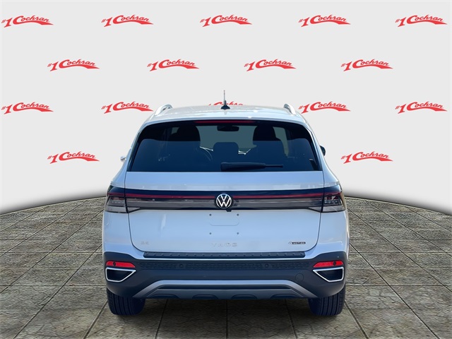 2025 Volkswagen Taos SE photo 3