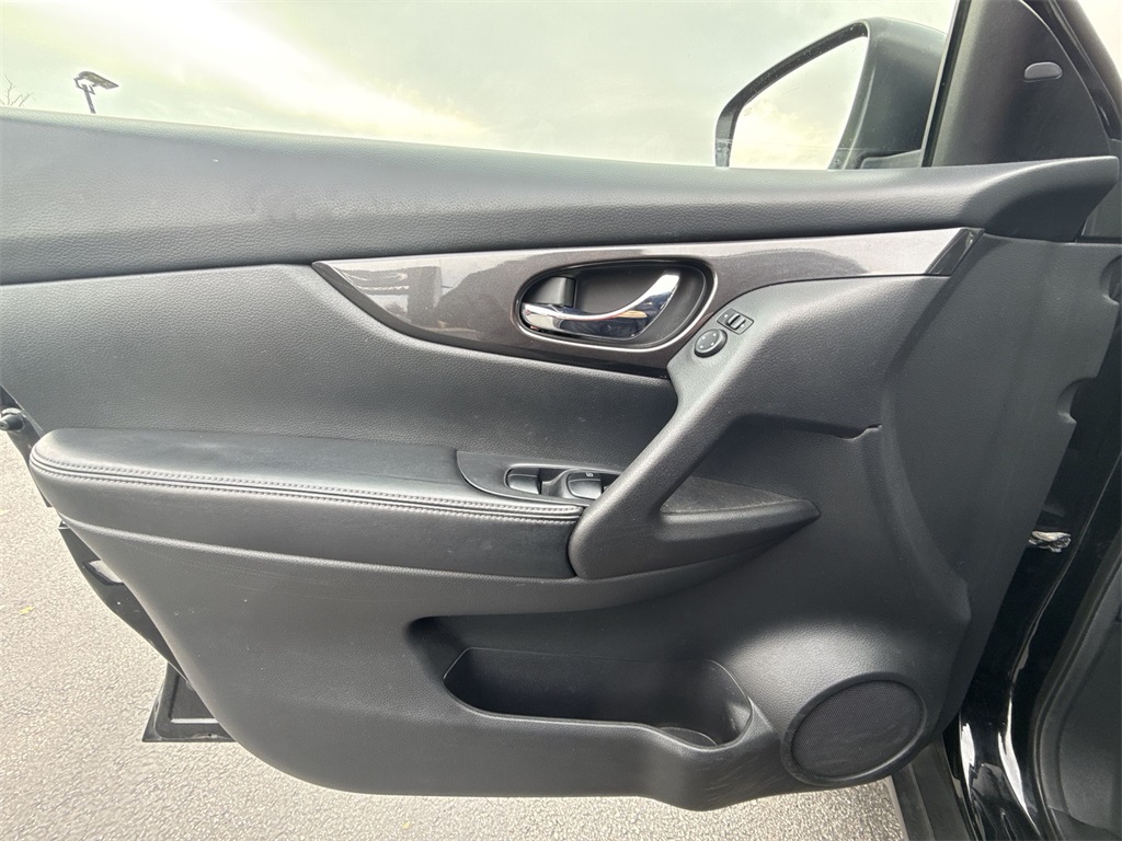 2019 NISSAN ROGUE - Image 12