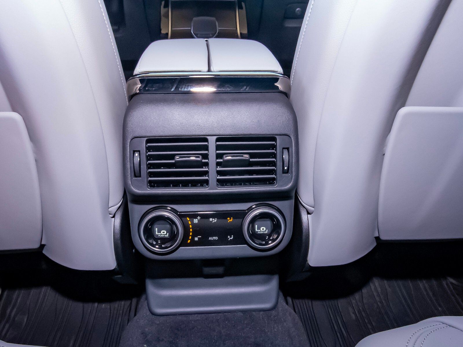 2026 Land Rover Range Rover Velar SE photo 43