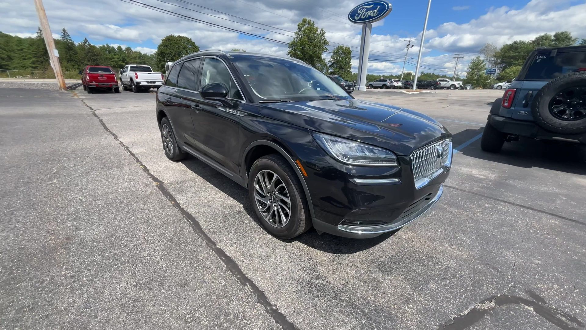 2022 Lincoln Corsair Standard photo 13