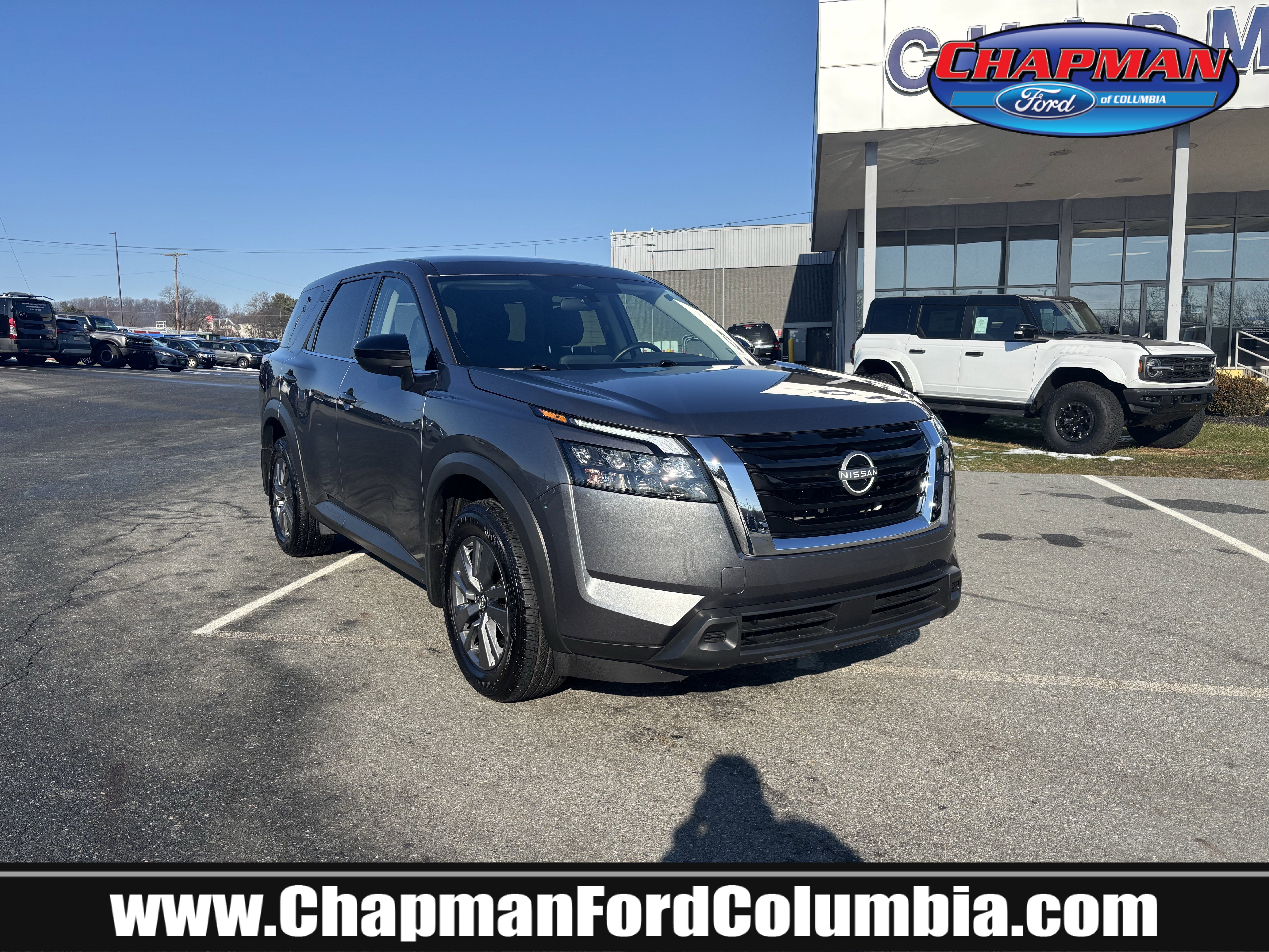 2025 Nissan Pathfinder S's photo