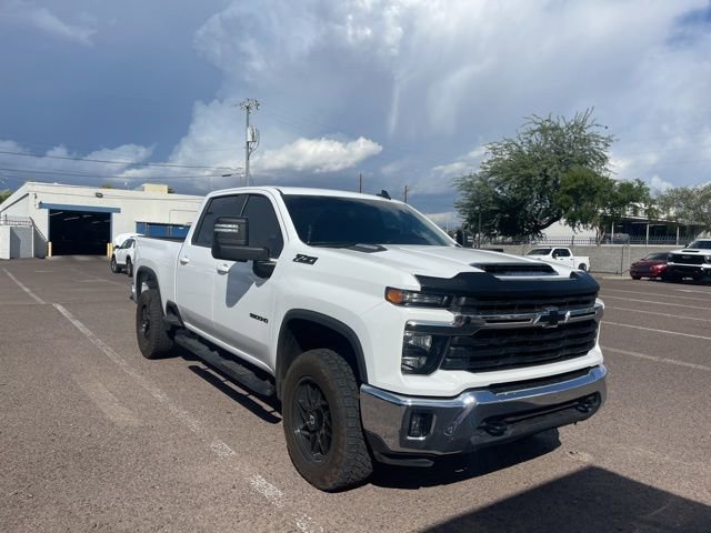 2024 Chevrolet Silverado 2500HD LT photo 2