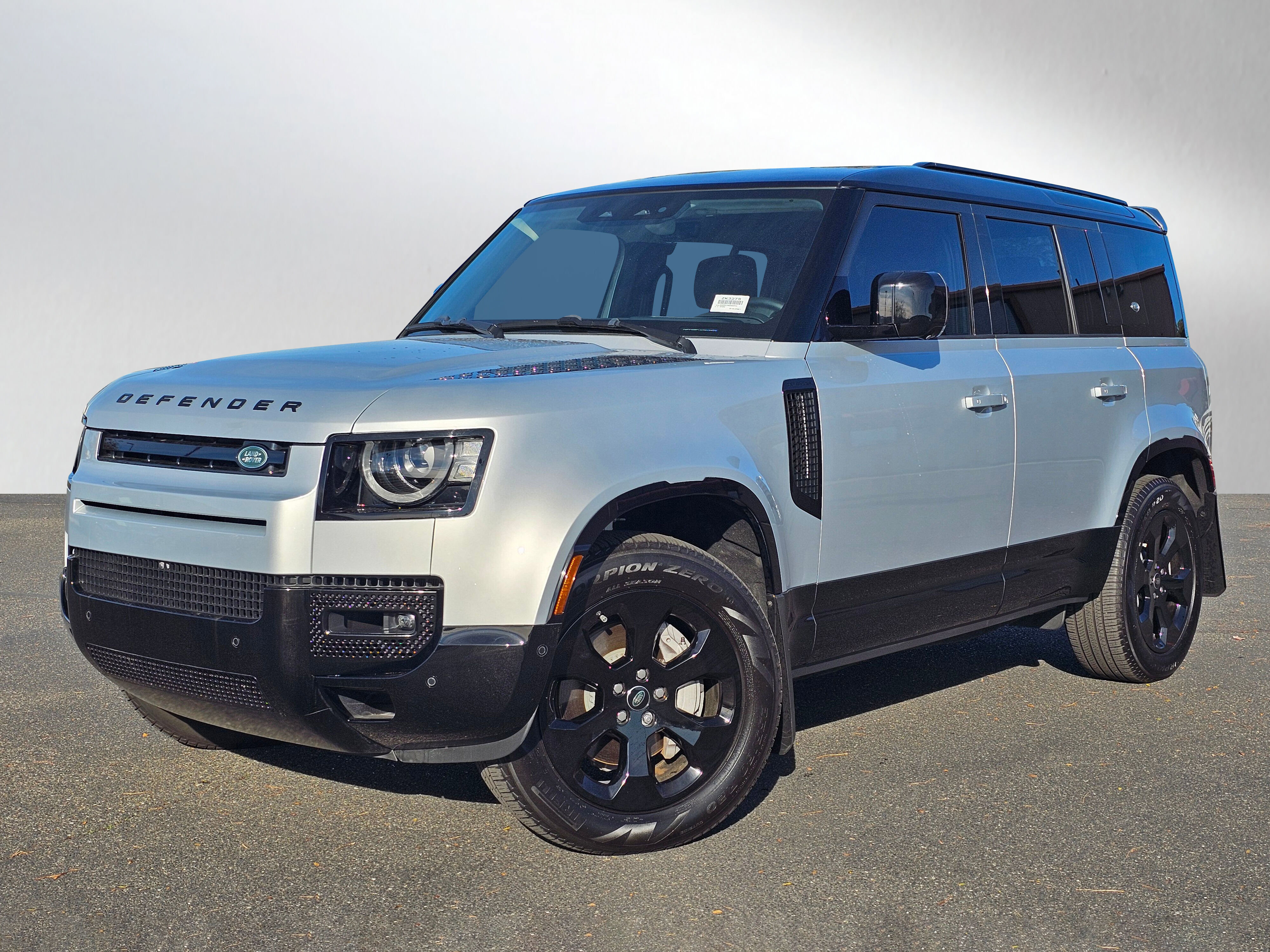 2024 Land Rover Defender X-Dynamic SE's photo