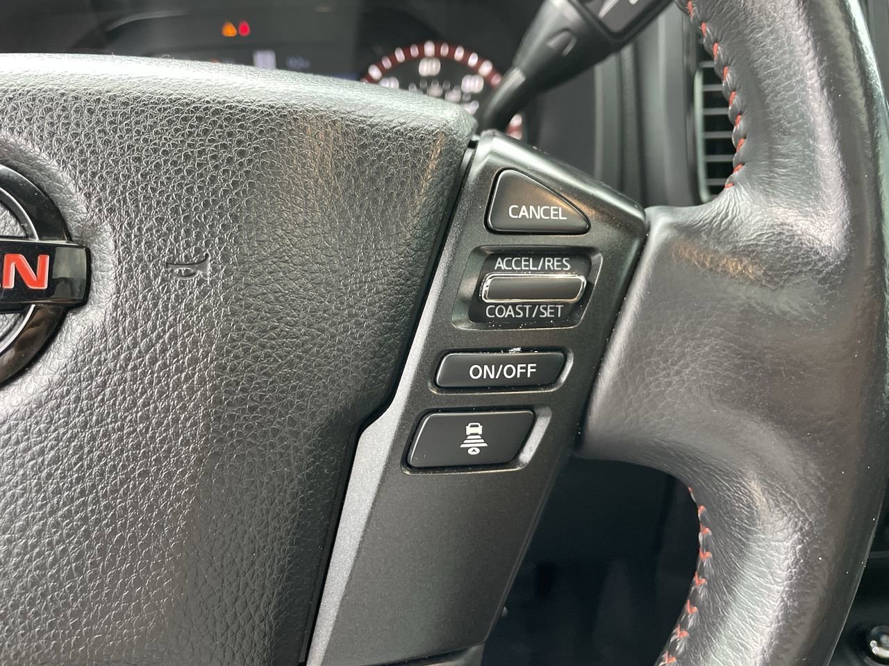 2020 Nissan Titan PRO-4X Crew Cab photo 27