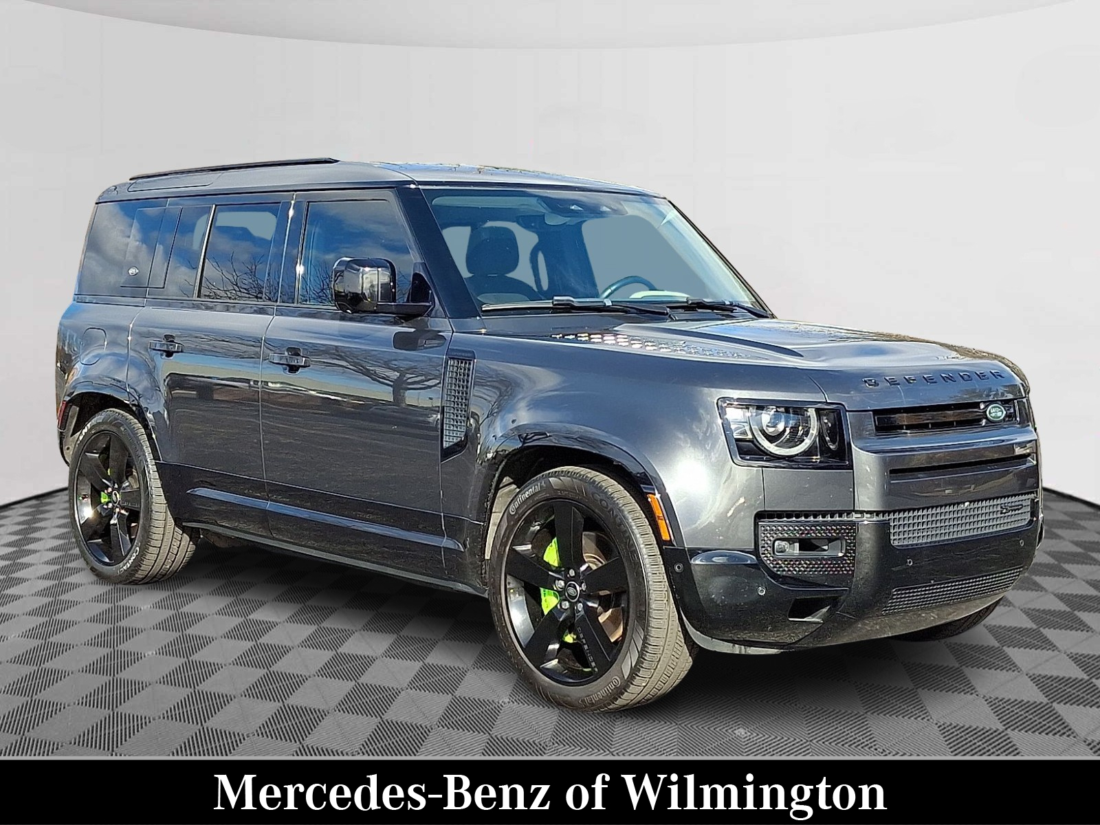 2023 Land Rover Defender X-Dynamic SE's photo