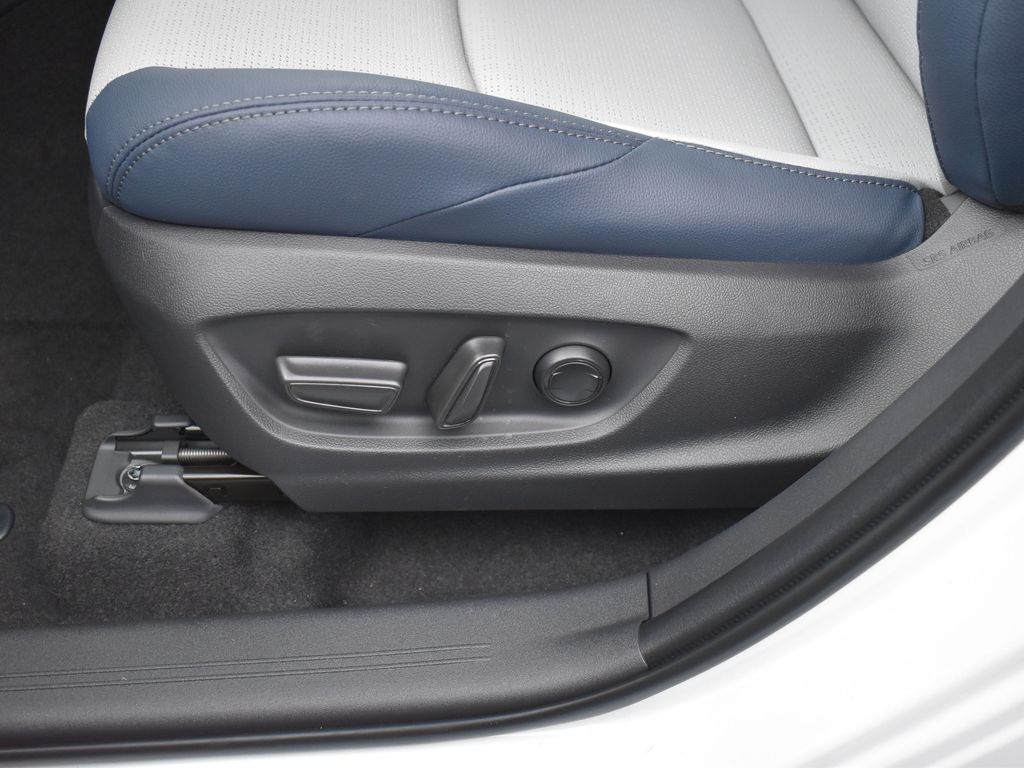 2025 Subaru Solterra Limited photo 8