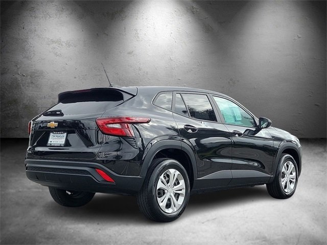 2024 Chevrolet Trax LS photo 4