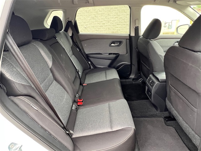 2022 Nissan Rogue SV photo 15