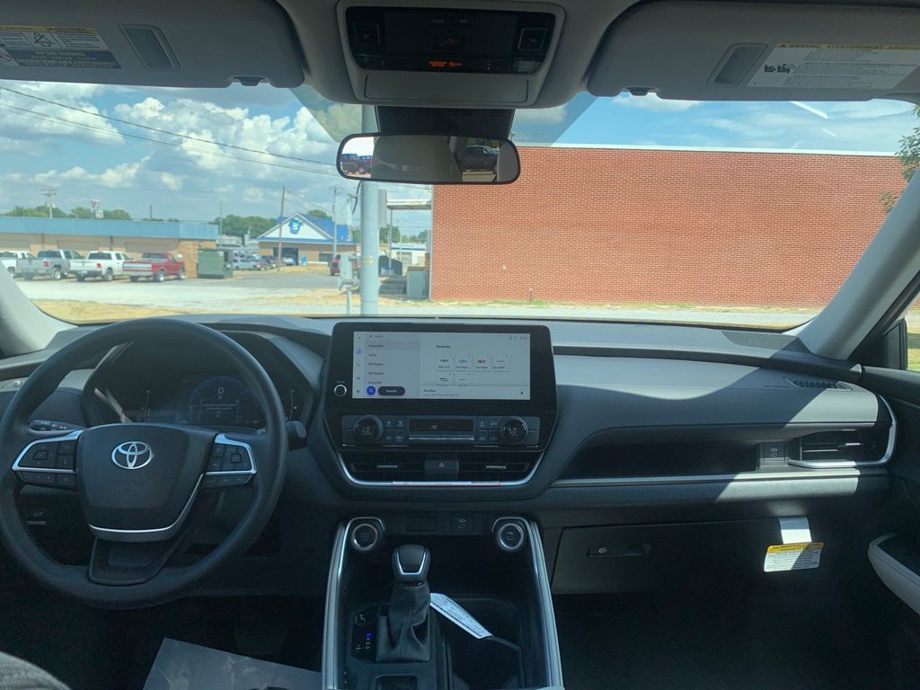 2025 Toyota Grand Highlander LE photo 23