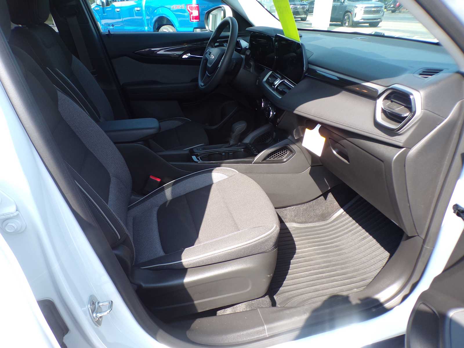 2025 Chevrolet Trailblazer LT photo 14
