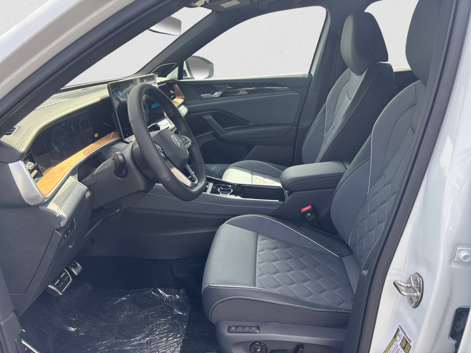 2025 Volkswagen Tiguan SEL R-Line Black photo 9