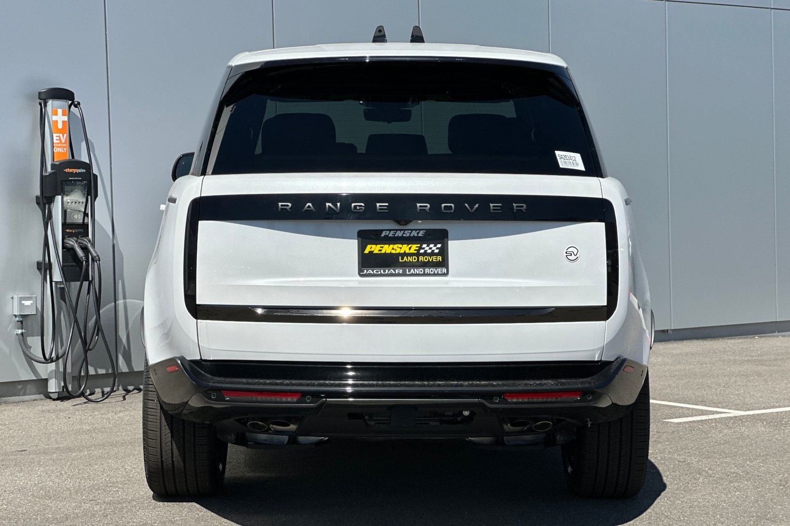 2025 Land Rover Range Rover SV photo 4
