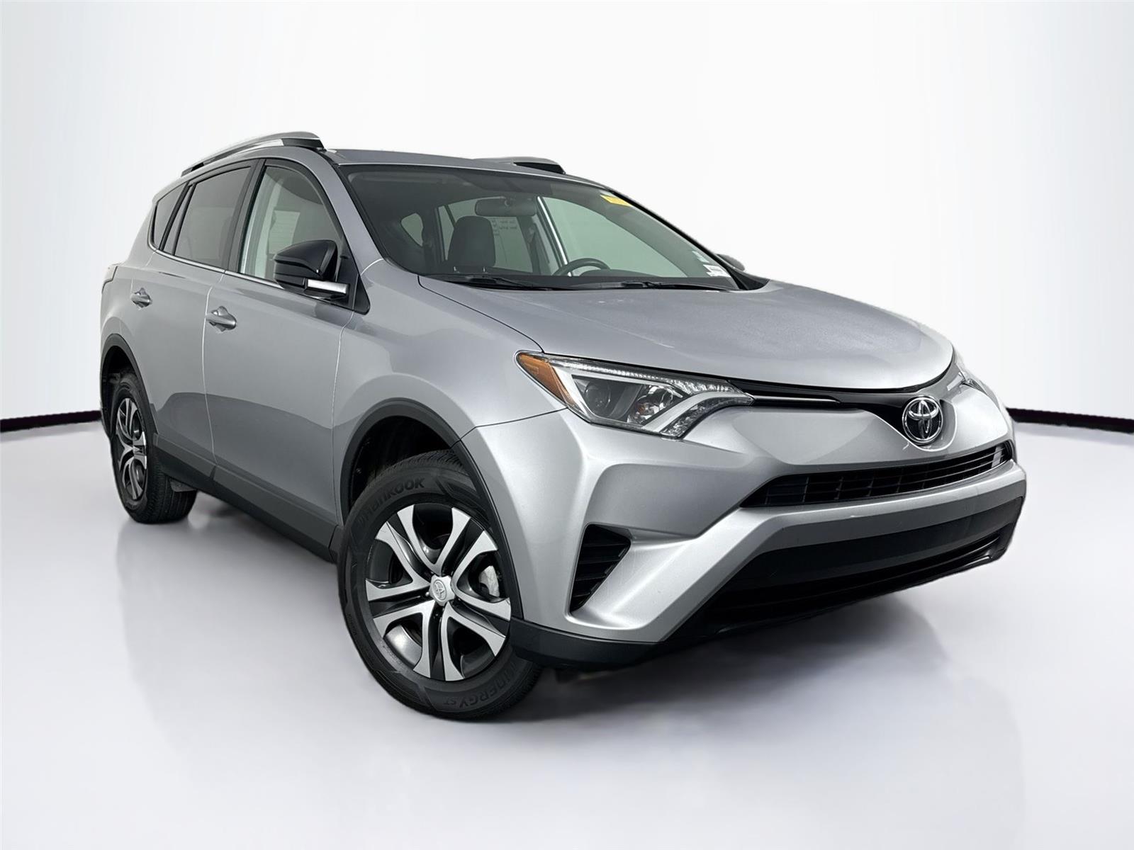 2016 Toyota RAV4 LE photo 4
