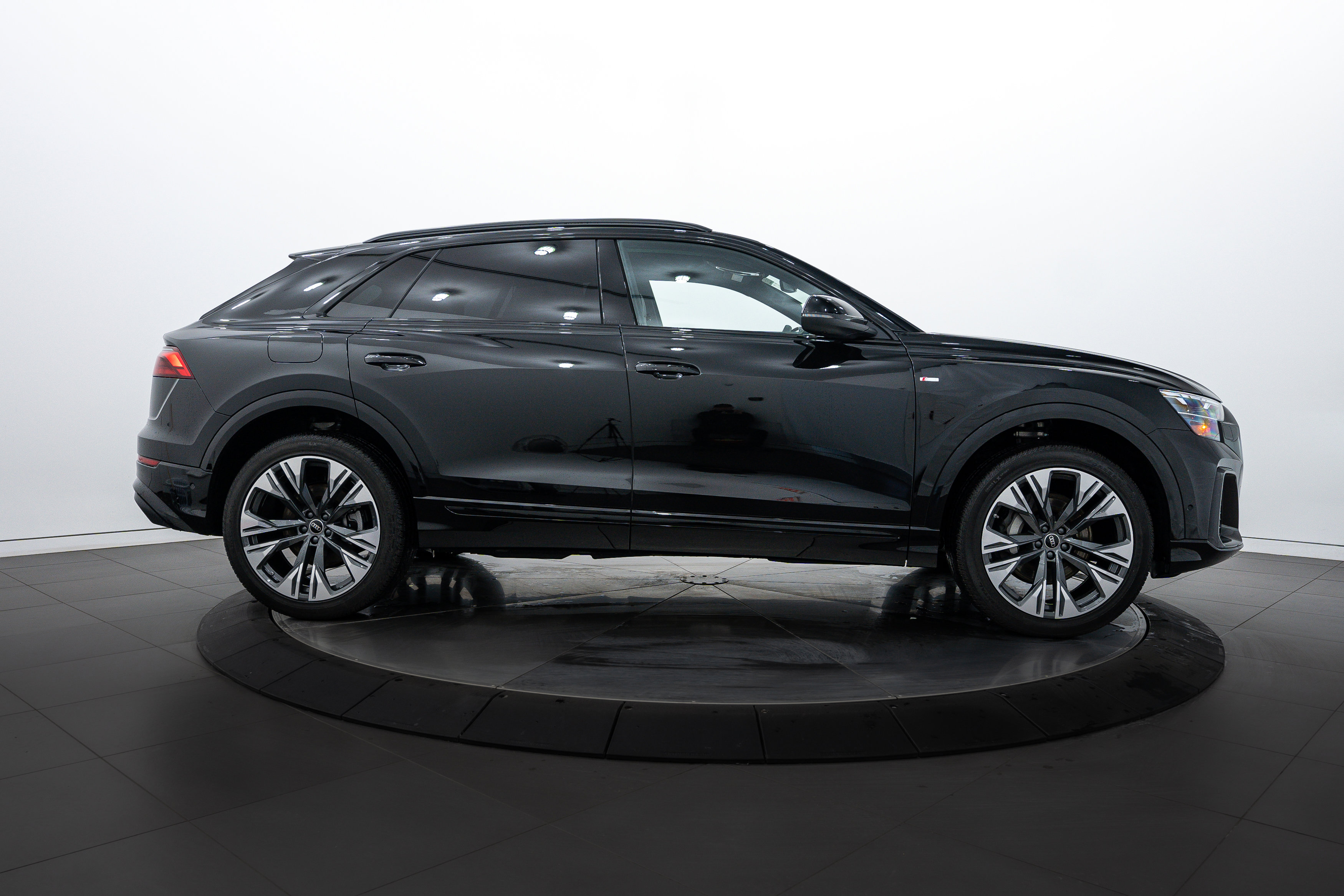 2025 Audi Q8 line Premium Plus photo 3