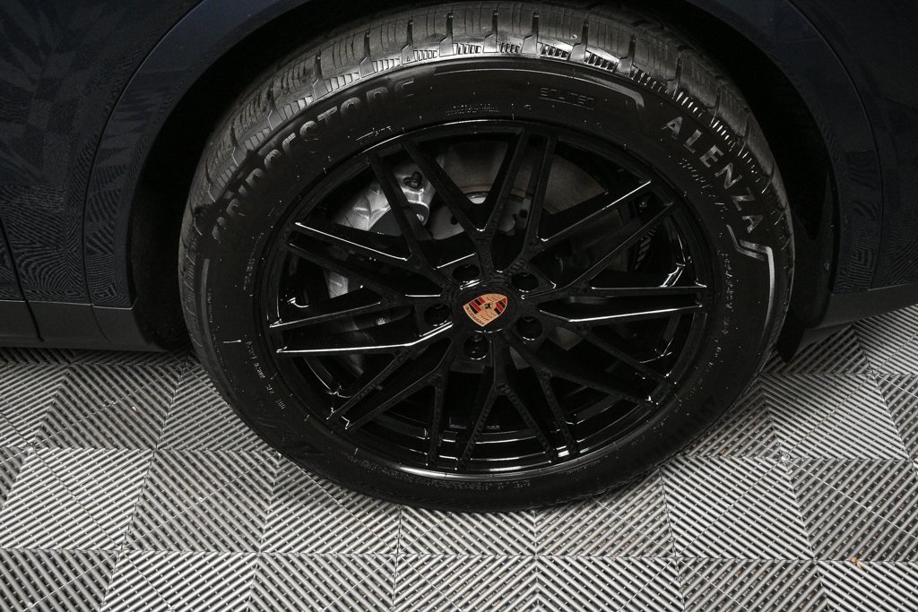 2026 Porsche Cayenne Coupe photo 36