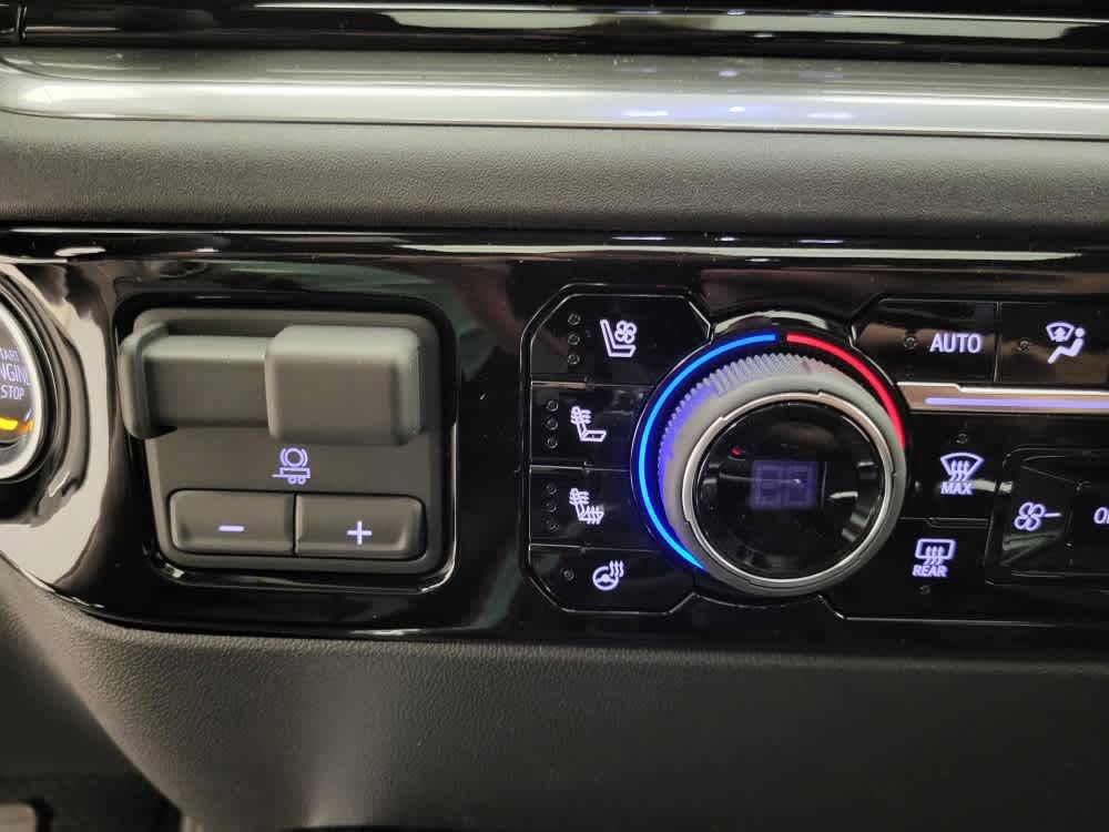2025 Chevrolet Silverado High Country photo 13