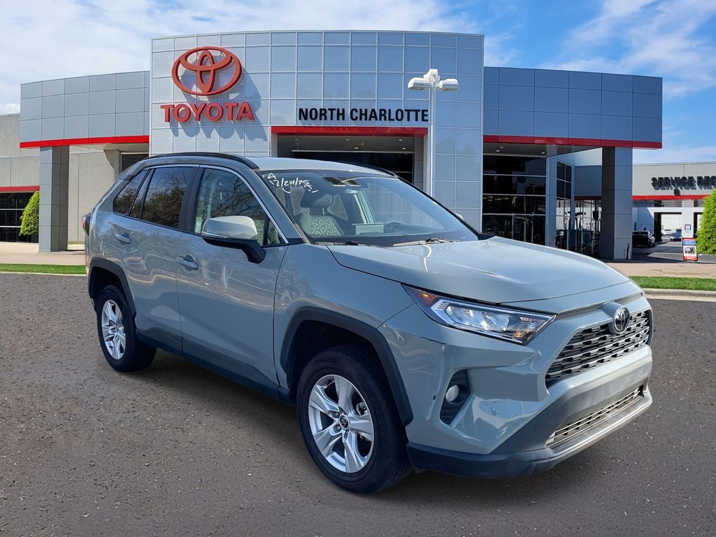 2021 Toyota RAV4 XLE's photo