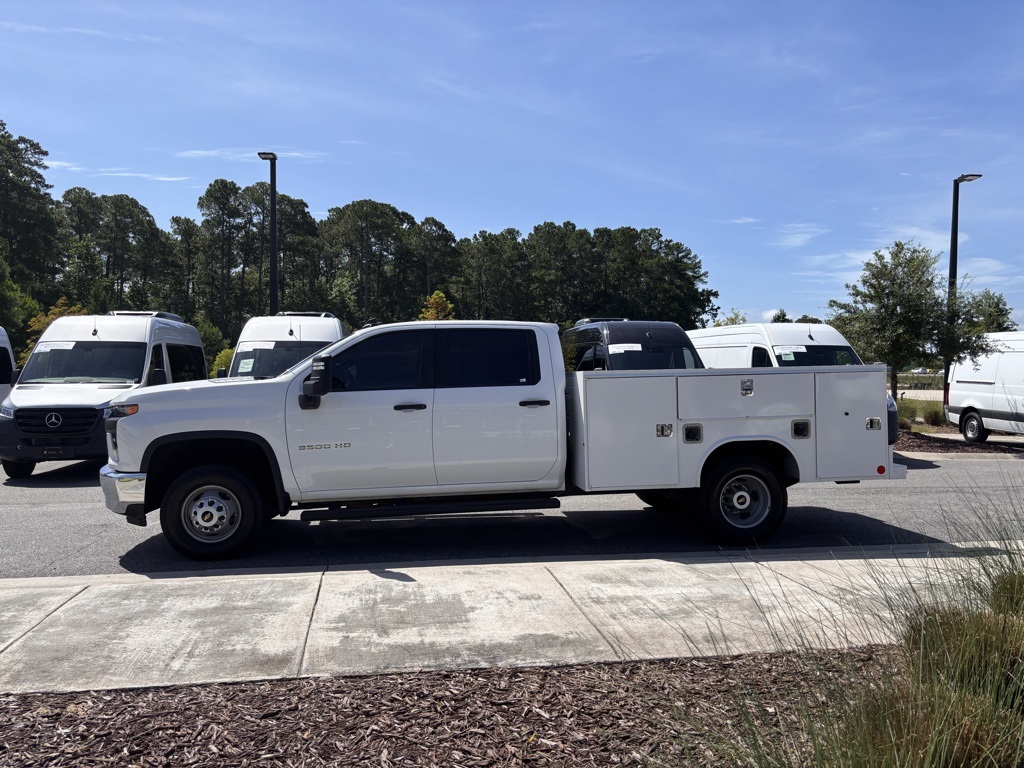 2022 Chevrolet Silverado 3500HD Work Truck photo 2