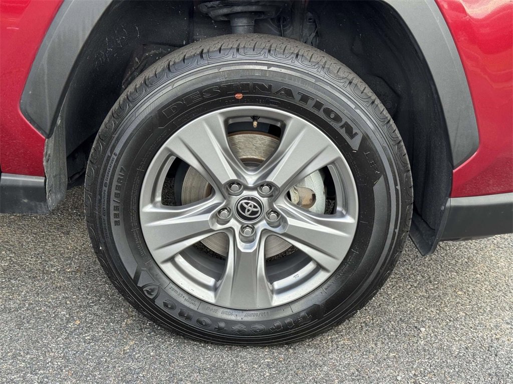 2024 Toyota RAV4 Hybrid XLE photo 11