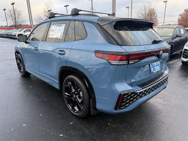 2026 Volkswagen Tiguan SE R-Line Black photo 3