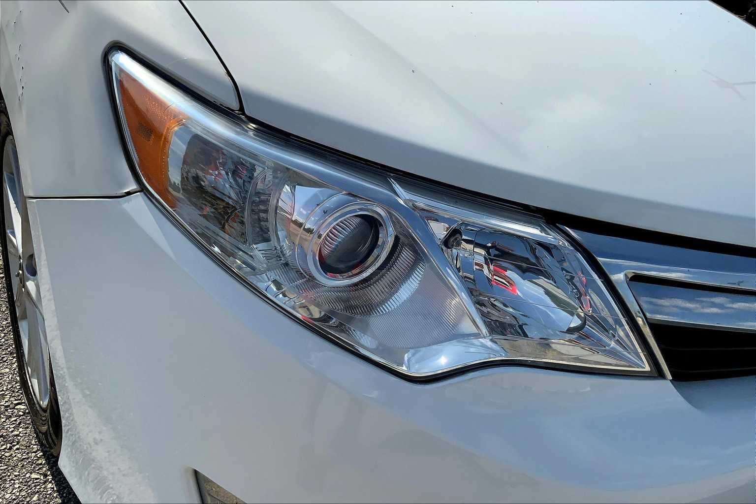 2014 Toyota Camry Hybrid XLE photo 25