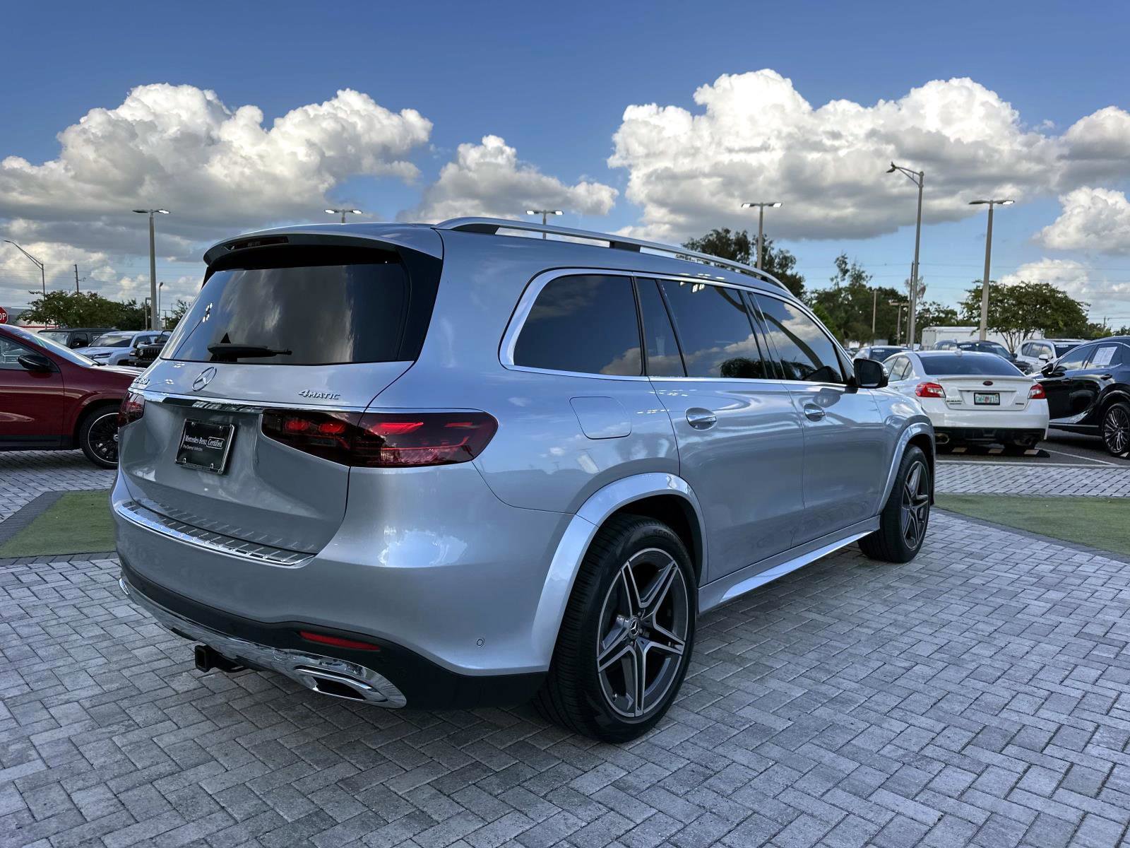 2025 Mercedes Benz GLS 450 4MATIC photo 4
